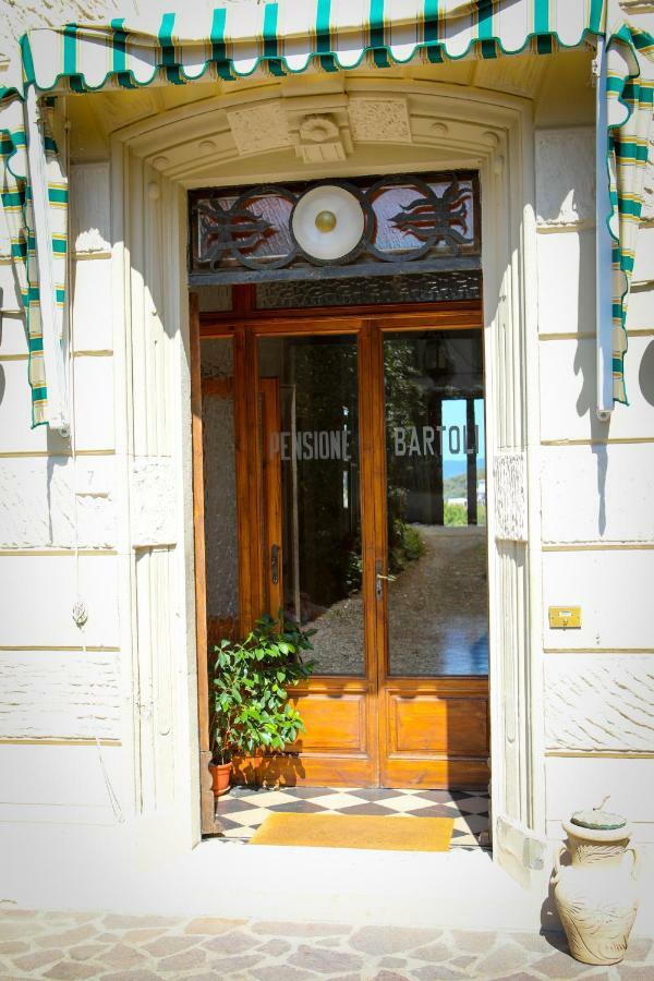 Albergo Pensione Bartoli กัสตีลยอนเชลโล ภายนอก รูปภาพ