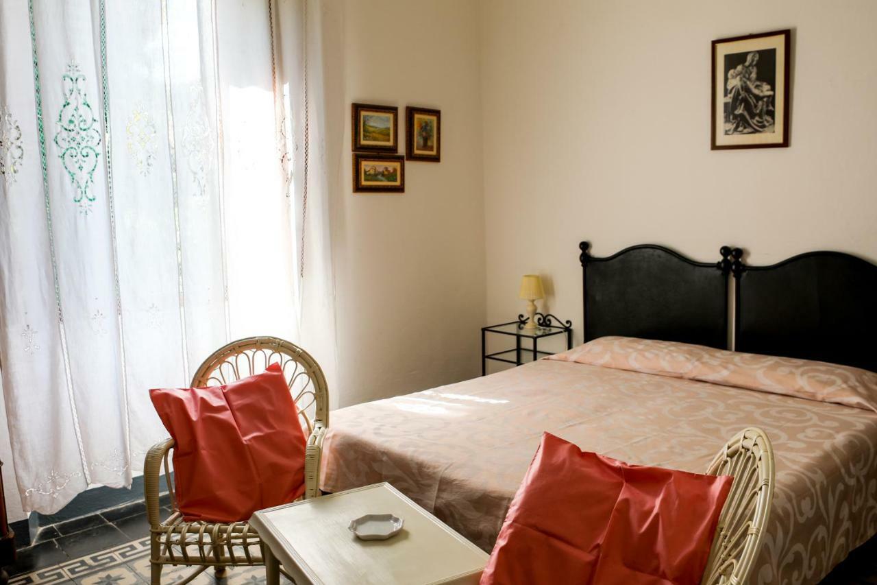 Albergo Pensione Bartoli กัสตีลยอนเชลโล ภายนอก รูปภาพ